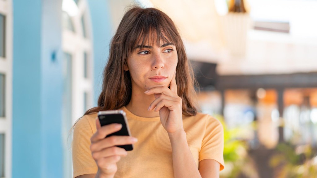 Просроченный паспорт за границей: что делать?