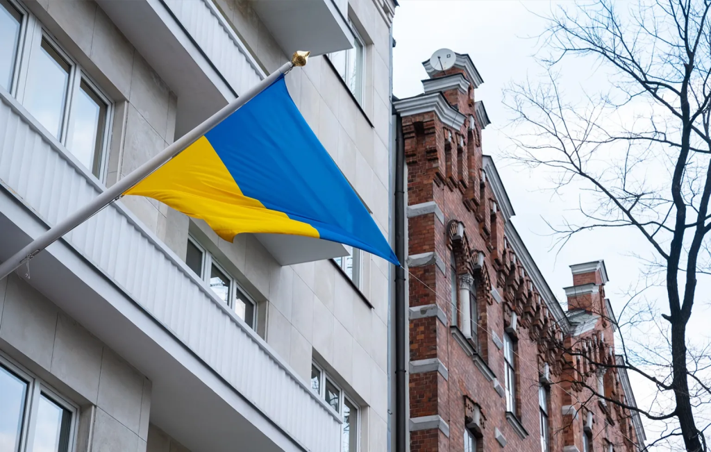 Українці в Польщі: Посольство України в Польщі та екстрені номери в цій країні