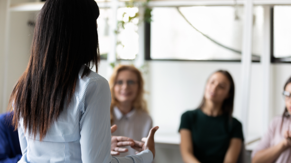 Який спосіб вивчення чеської мови обрати: онлайн-навчання vs. мовні центри