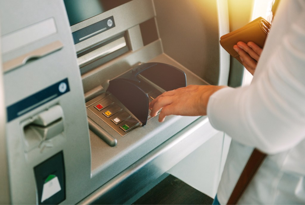 Care este comision retragere Revolut?