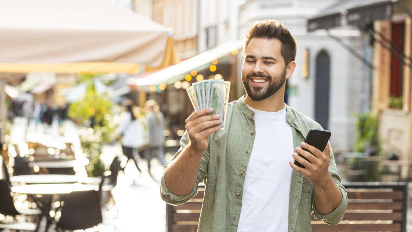 Bani pe PayPal în România: cum alimentezi contul, ce carduri sunt acceptate și cât durează retragerea