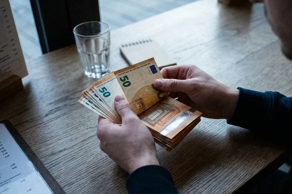 Cum să începi să economisești bani