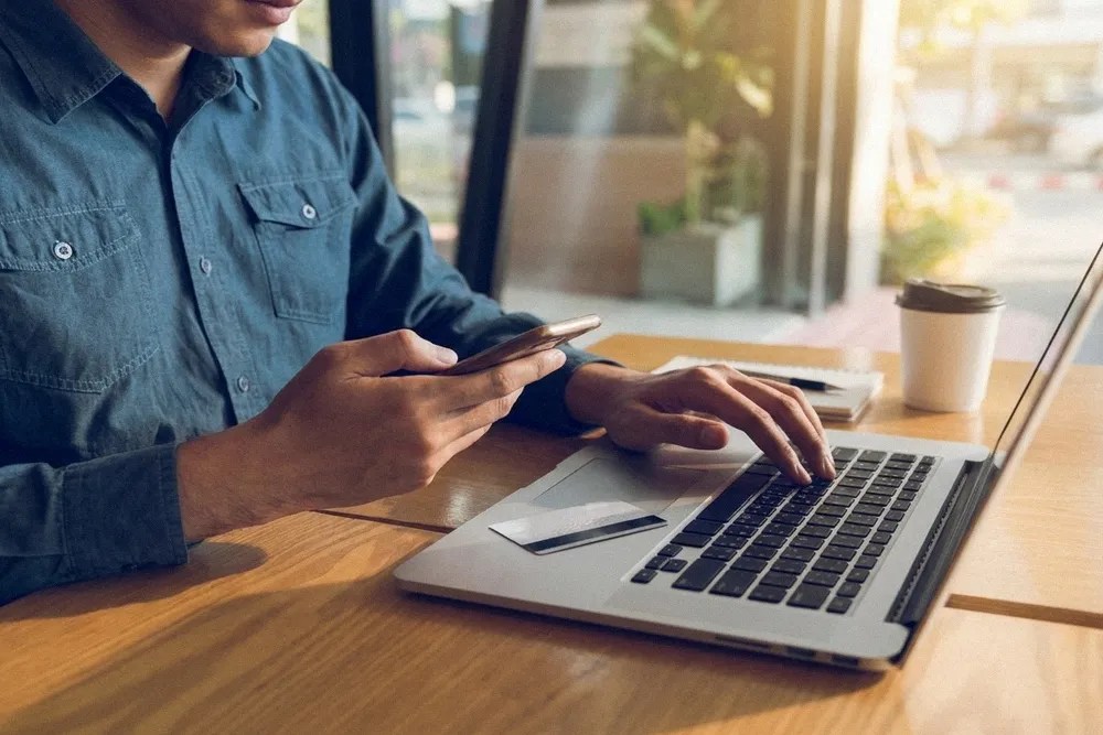 Cum știi dacă îți transferi banii online în siguranță?