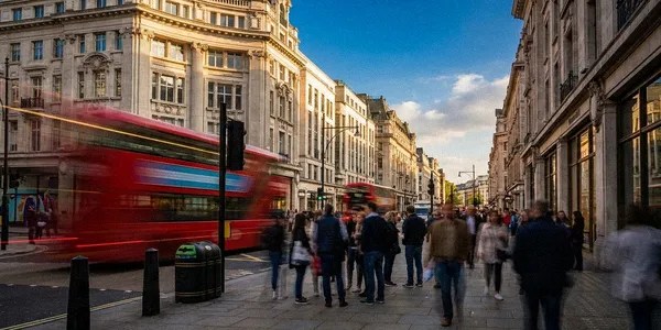 Cum să folosești eficient transportul public în Londra în avantajul tău 2026